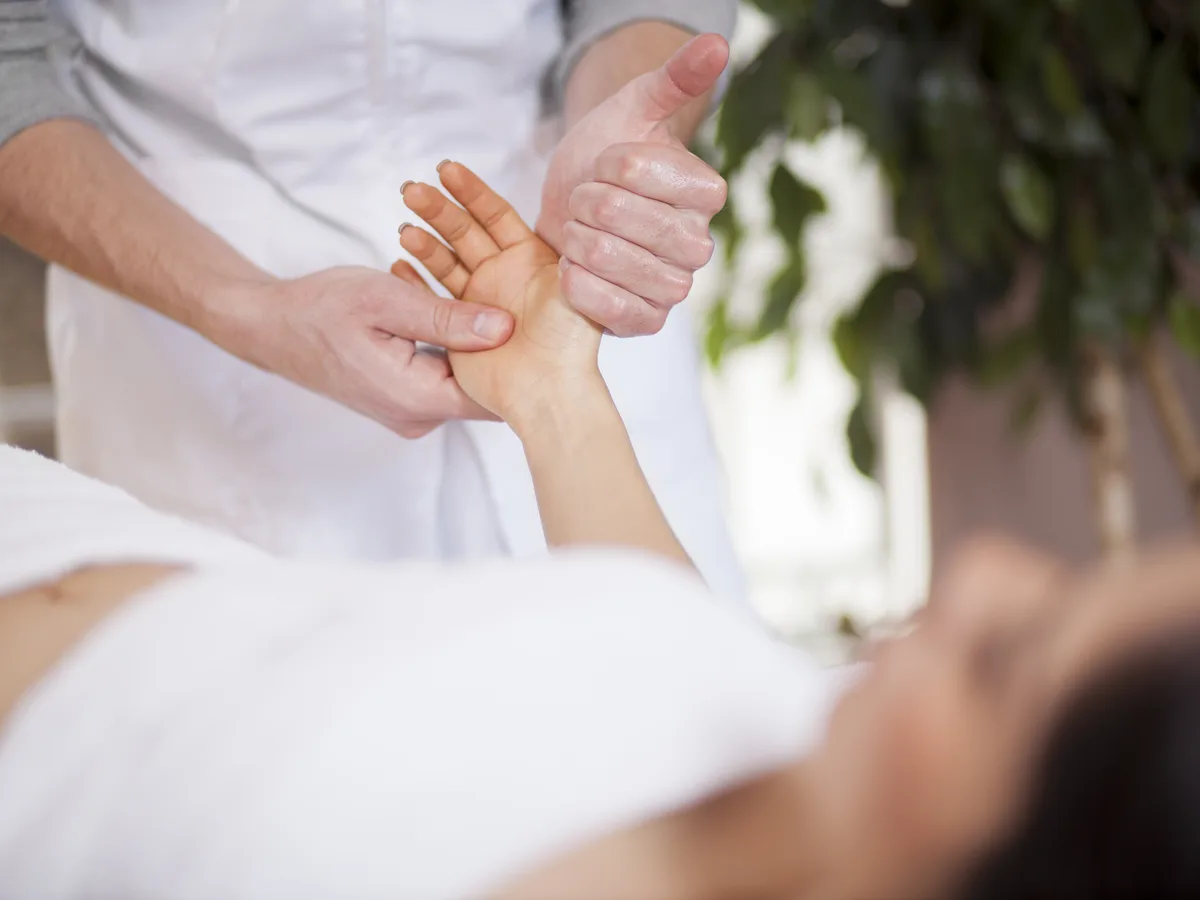 Pièces de monnaie et carnet de notes